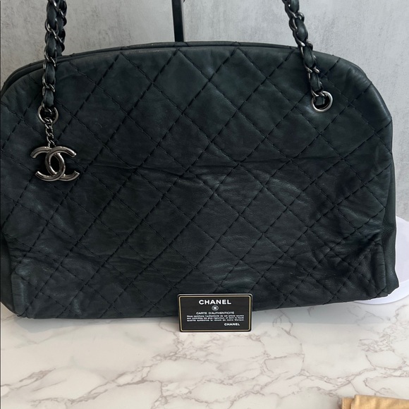 CHANEL Just Mademoiselle Tote Bag Black Iridescent Quilted Leather - Picture 15 of 15